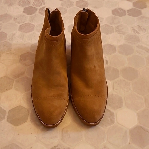 NWOB SPLENDID tan suede booties - Picture 2 of 7